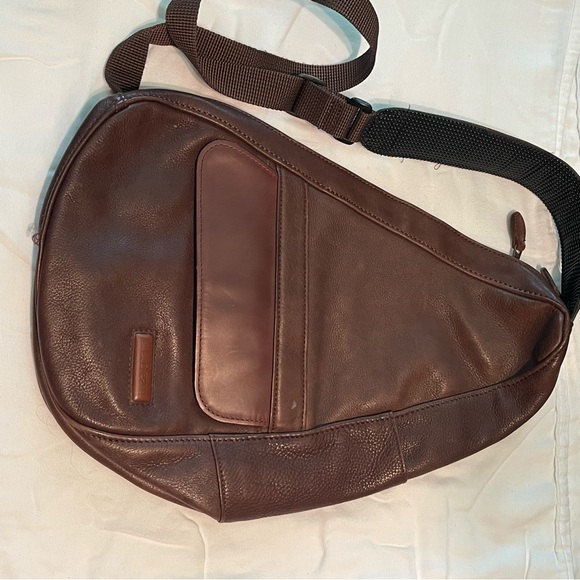 L.L. Bean Brown Leather Sling Bag with Vintage Style - Picture 2 of 5